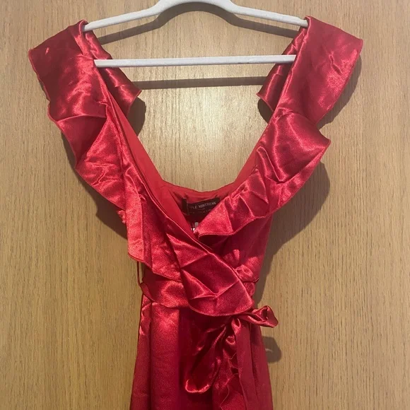 NWT red wrap dress full length. Never worn. Size 8. - Picture 4 of 7